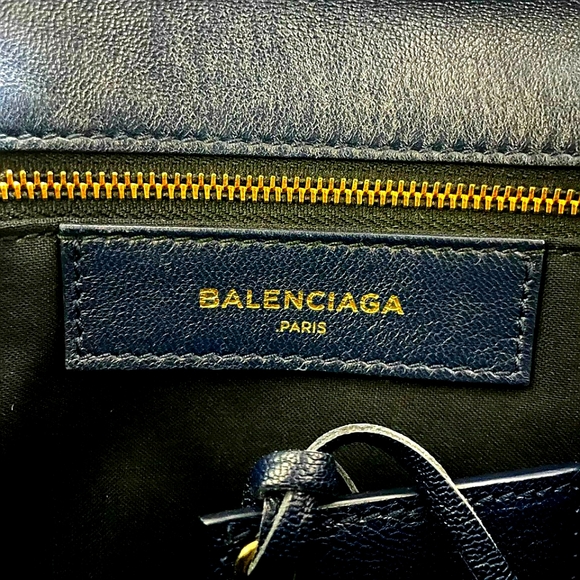 Classic edge envelope strap clutch leather bag! - Picture 6 of 13